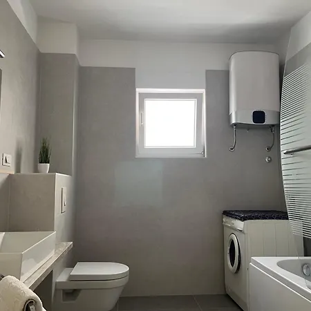 Ivan Apartman *